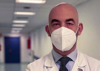 Genova, cluster al San Martino: "Mio padre doveva essere al sicuro". Bassetti: "Faremo di tutto per curarlo"