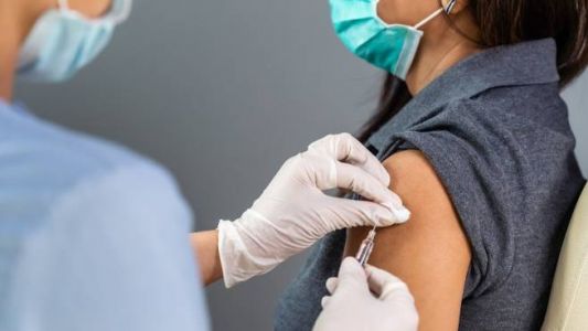 Riparte la vaccinazione con AstraZeneca, anche in Liguria