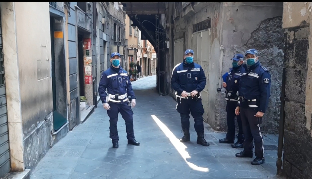 Genova, condizioni igieniche gravissime: chiuse una macelleria e una gastronomia in via Prè