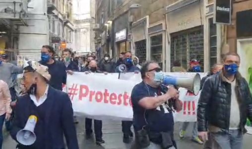 "Vogliamo solo lavoro": ristoratori di nuovo in piazza a Genova