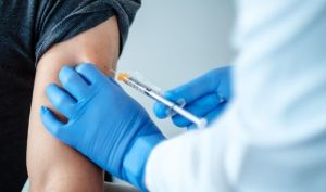 Vaccini, Toti: "Pronte due nuove collaborazioni con strutture private"