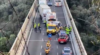 Grave incidente in A10, auto contro tir tra Celle e Albisola: traffico in tilt