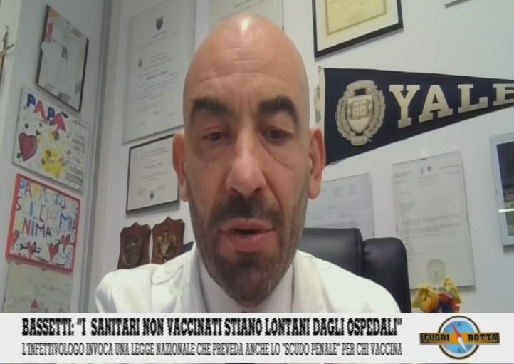 Covid, Bassetti: "I sanitari non vaccinati stiano lontani dagli ospedali"
