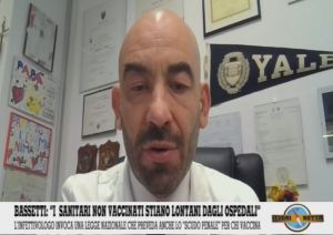 Covid, Bassetti: "I sanitari non vaccinati stiano lontani dagli ospedali"