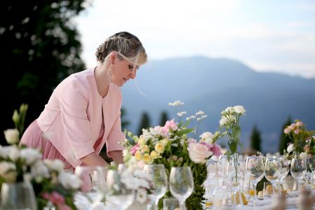 Tutti in abiti da sposi: il settore dei matrimoni scende in piazza a Genova