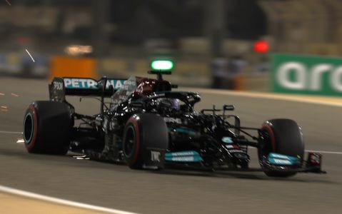 Formula1, Gp Bahrain: Hamilton trionfa davanti a Verstappen