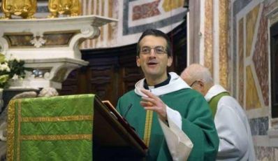 La protesta di Don Giulio: "Non posso benedire i gay? Allora neanche le palme"