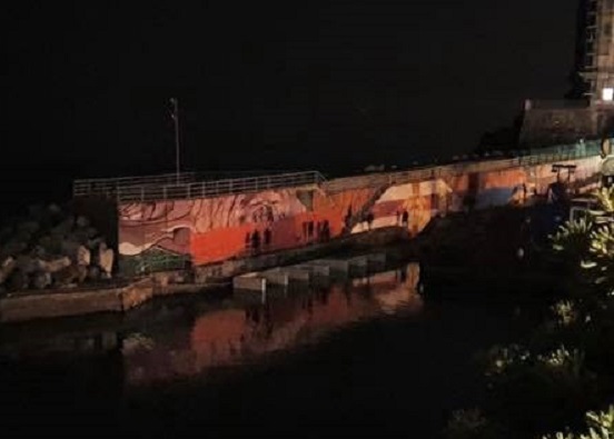 Genova, tifosi del Genoa tentano di pitturare il porticciolo di Nervi: fermati
