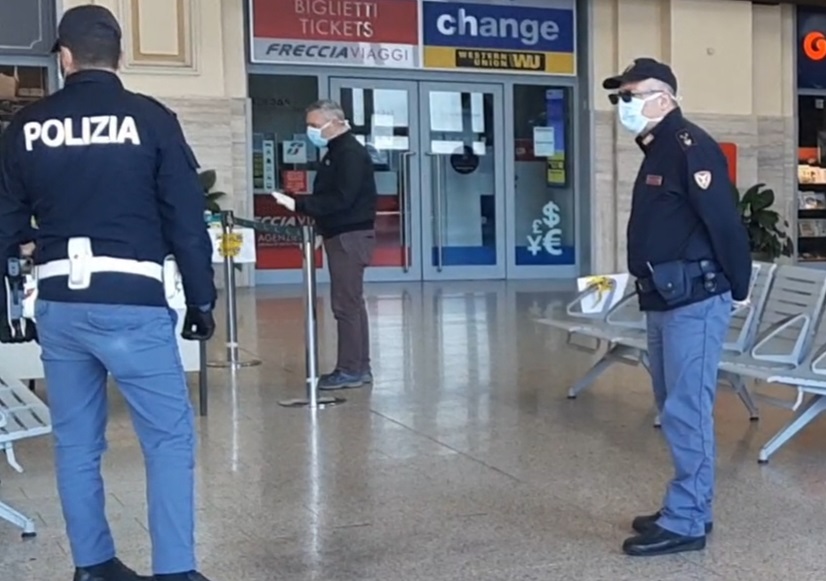 Genova, inseguito dalla polizia rischia di finire sotto un treno: arrestato spacciatore