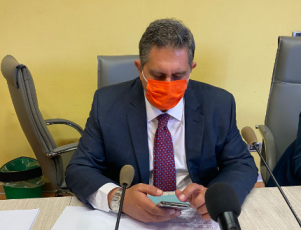 Toti: "Governo ok su obbligo vaccinale per i sanitari e scudo penale"