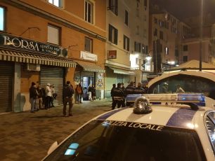 Genova, in 12 a cena in trattoria in via Gramsci: tutti multati