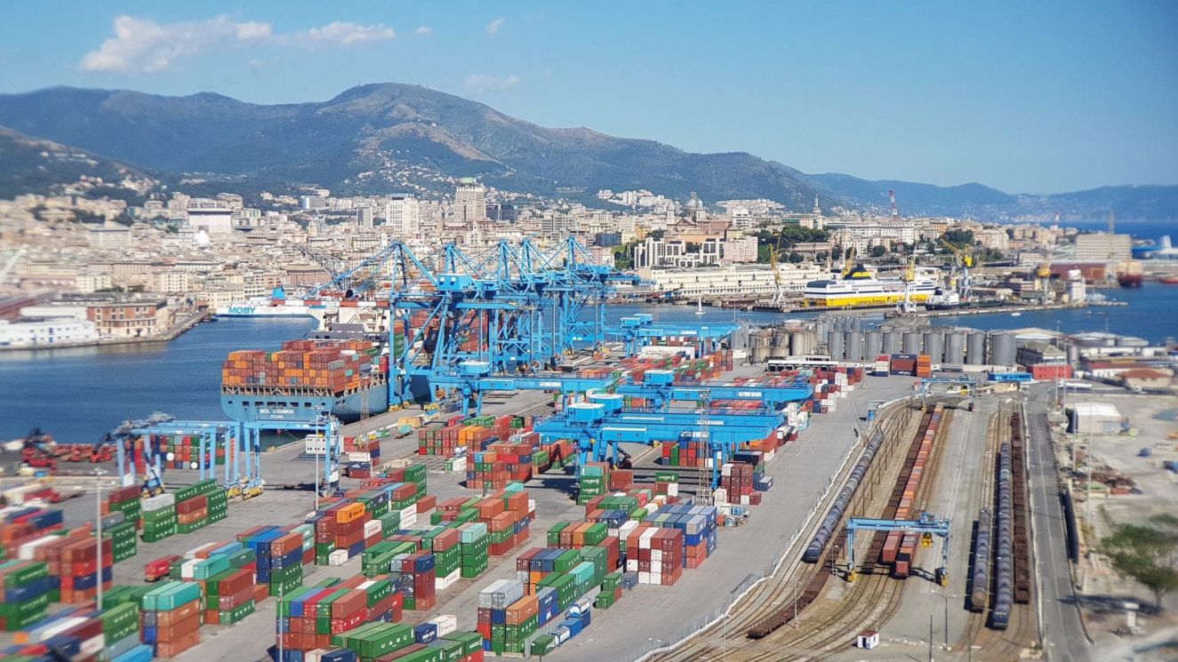 Porti di Genova, a febbraio traffici in calo del 16,2% rispetto al 2020