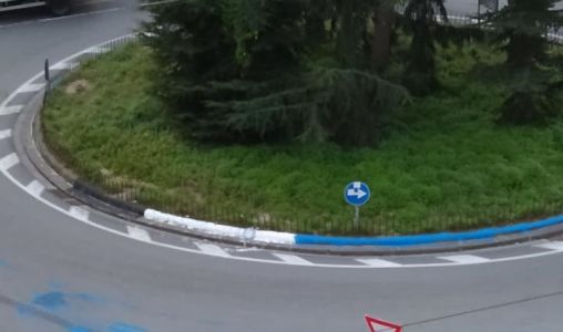 Genova, dipingono i giardini con i colori della Sampdoria: denunciati