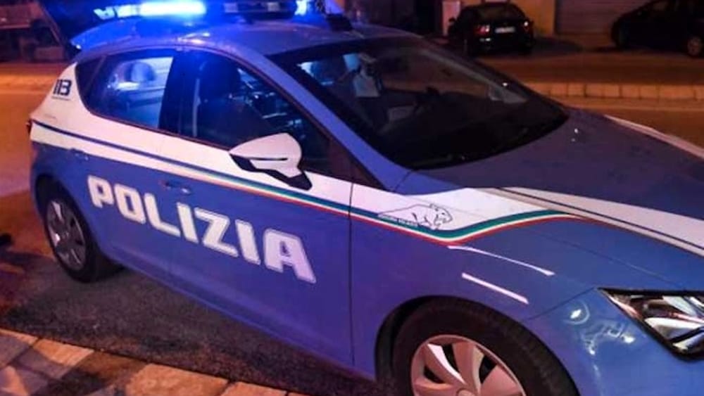 Genova, picchiata a sangue dal convivente fugge in strada: salvata dalla polizia
