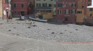 Genova, zona rossa un po' sbiadita: qualche passeggiatore di troppo ma nessun assembramento 