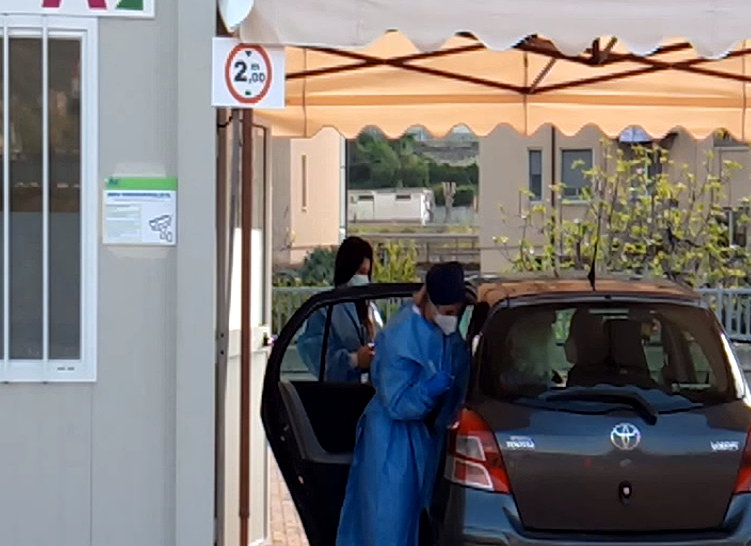 Arma di Taggia, al drive through solo nella prima ora 50 vaccinazioni