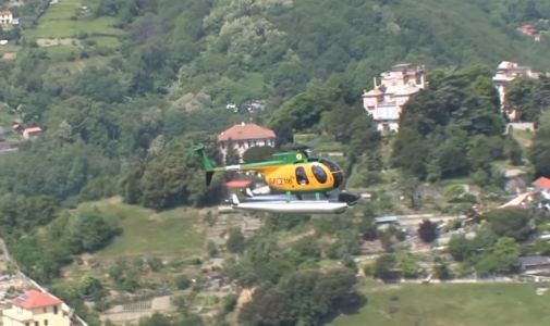 Genova, l'elicottero della guardia di finanza sorvola i cieli di Genova