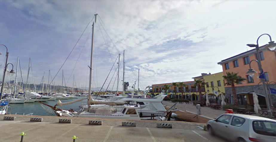 Genova, cade dalla barca e annega nelle acque della Marina di Sestri