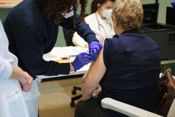 Liguria, effettuati 12mila vaccini in un giorno. In arrivo 8mila dosi di Johnson e Johnson