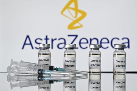 AstraZeneca, il ministero della salute conferma: "Uso preferenziale negli over 60"
