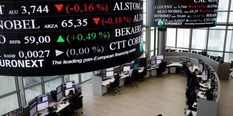 Borsa, Milano unica piazza europea in flessione