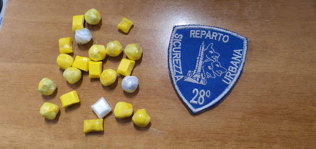 Genova, 17enne spaccia in Darsena e ingoia cocaina e oppiacei: arrestato