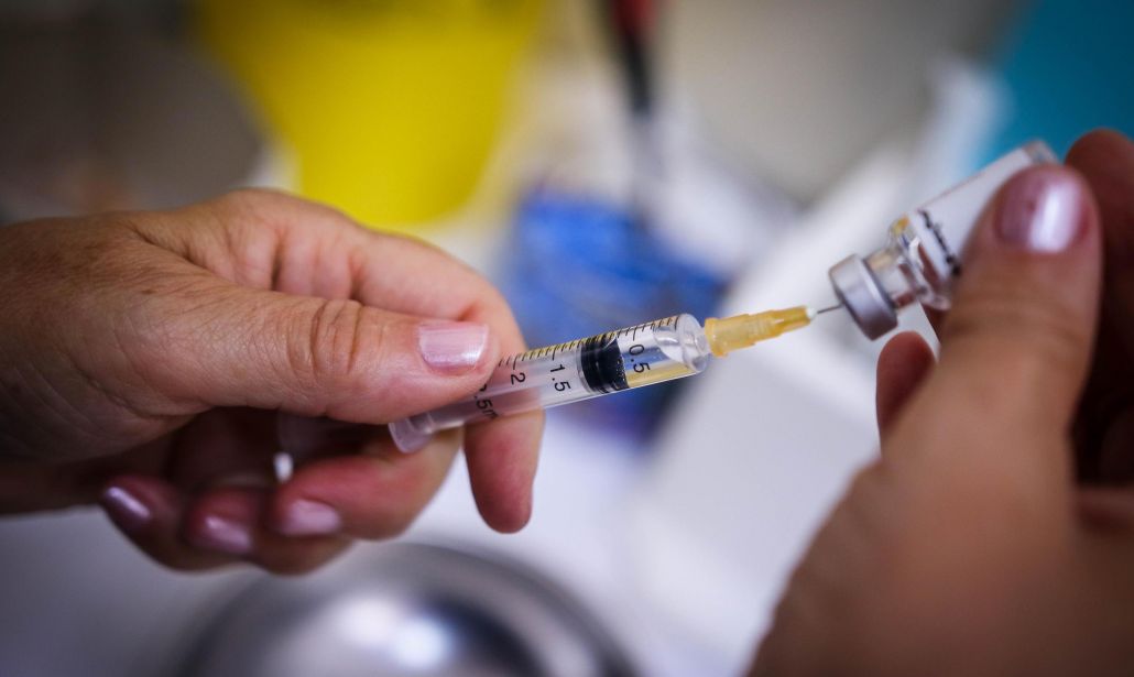 Vaccini, Aifa: "Seconda dose Pfizer e Moderna non oltre i 42 giorni"