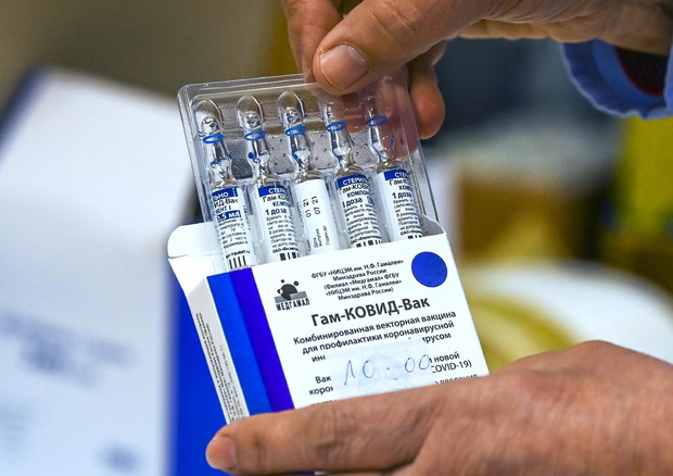 Vaccini, "Sputnik meno efficace contro variante sudafricana ma più duraturo"
