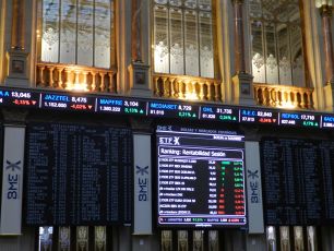 Borsa, Milano (+0,1%) unica piazza europea in positivo