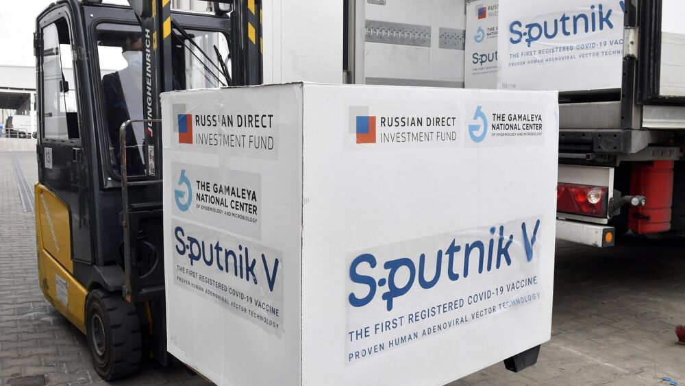 Vaccino Sputnik, parte la sperimentazione allo Spallanzani: ecco le prime 100 dosi