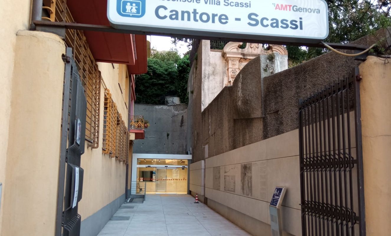 Sorpresa a Sampierdarena, torna in funzione l'ascensore Villa Scassi 