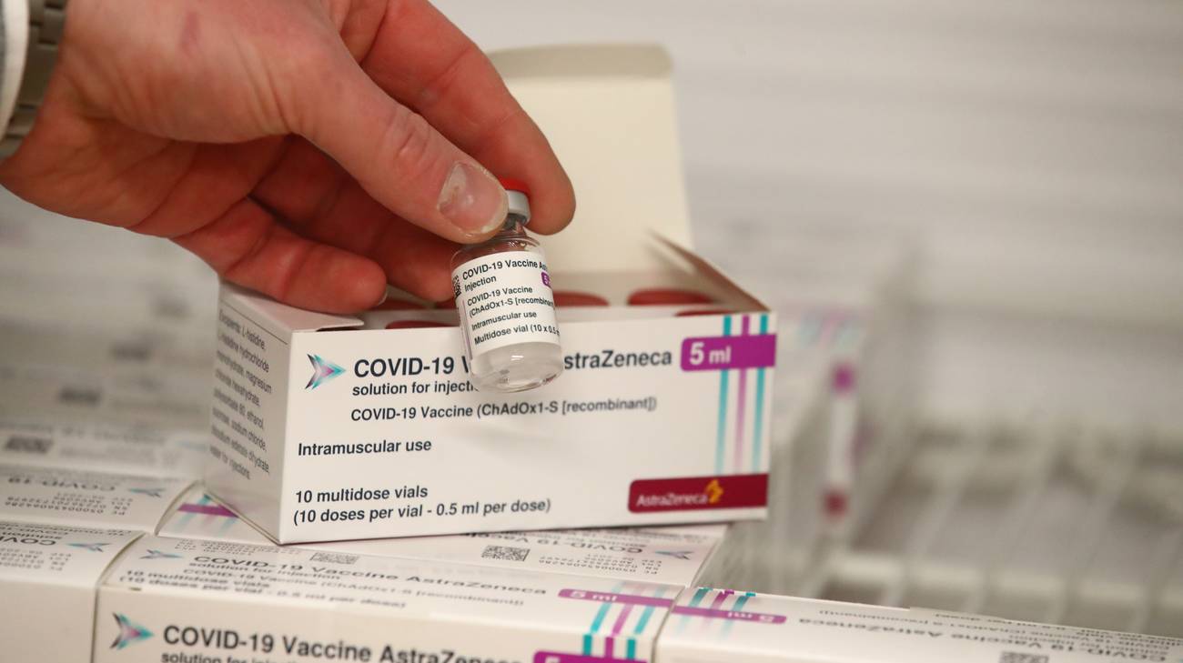 Dalla Danimarca stop all'utilizzo di AstraZeneca: "Effetti seri in un vaccinato su 40mila" 