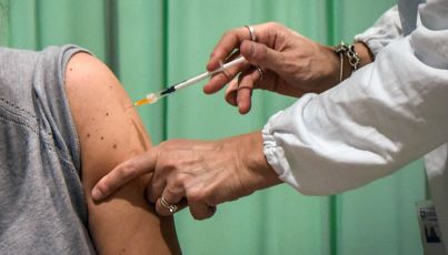 Vaccinazioni in Liguria, al via le prenotazioni per la fascia 65-69 anni