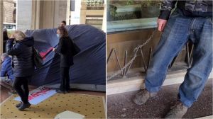 Genova, i ristoratori si incatenano sotto la Regione: "Non ce la facciamo più"