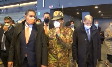 Covid, Figliuolo: "Prima di prenotare gli under 60, si vaccini i più anziani e i fragili"