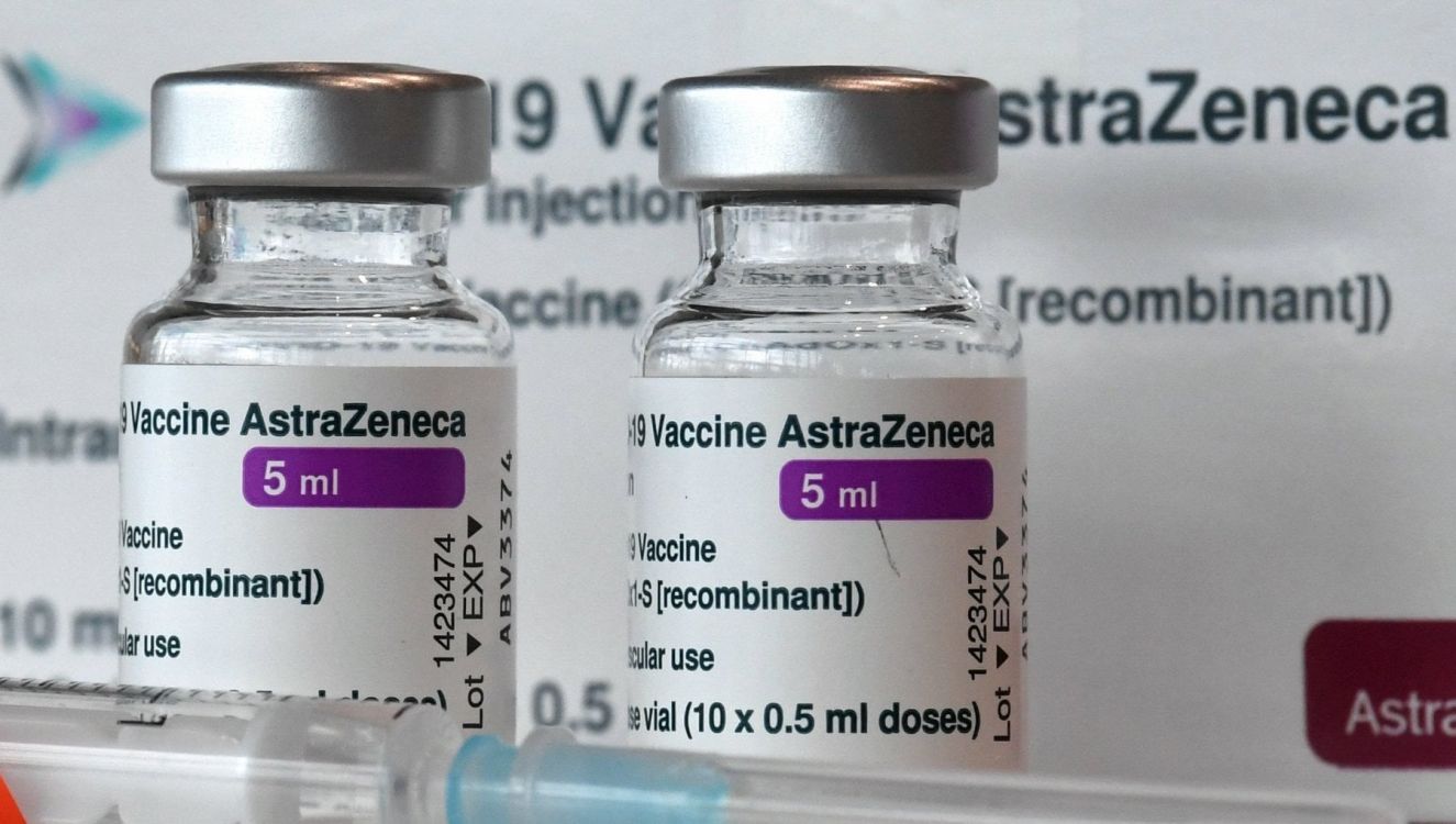 Vaccino AstraZeneca, "Scoperto il componente che provoca le trombosi"