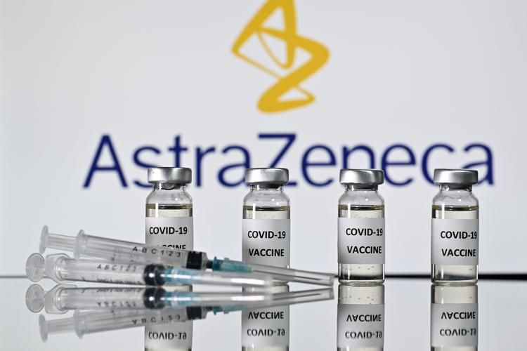Ema su AstraZeneca: "Seconda dose entro 4-12 settimane"
