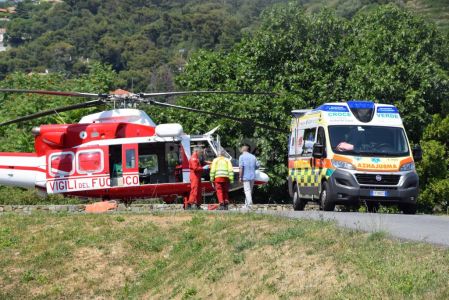 Rapallo, brucia delle sterpaglie ma esplode una bomboletta: 48enne grave