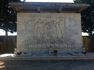 Sarzana, neofascisti chiedono una targa per i morti della Guardia Nazionale: è polemica