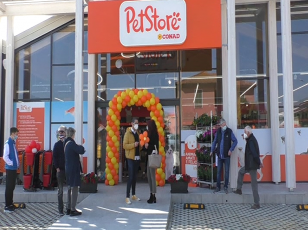 Andora, taglio del nastro al Pet Store Conad: sostenibilità e occupazione