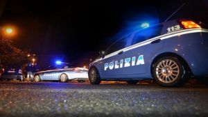 Genova, festa "clandestina": la polizia interviene e un agente viene morso da un cane
