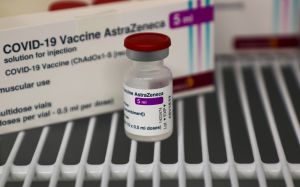 Vaccini, AstraZeneca contro l'azione legale Ue: "Ci difenderemo in tribunale"