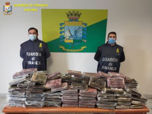 Savona, sequestrati in porto 138 kg di cocaina: avrebbe fruttato 16 milioni di euro