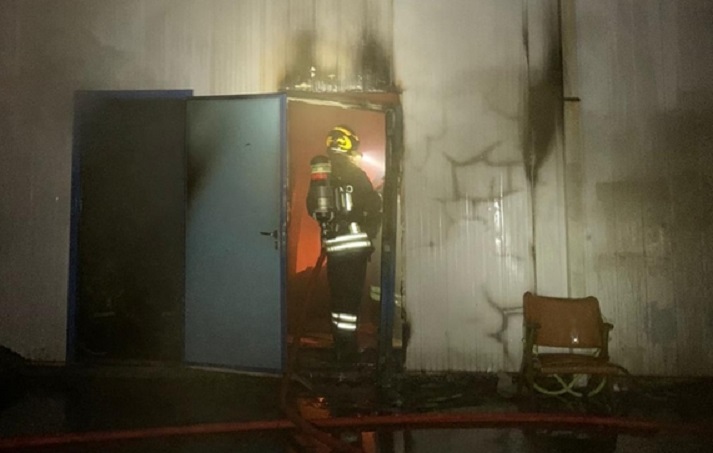 La Spezia, incendio in un capannone dei miticoltori in porto: locali inagibili