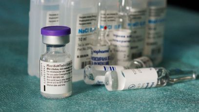 Vaccino Pfizer, arriva la conferma: servirà una terza dose entro 9-12 mesi