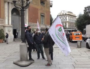 Genova, tassisti in protesta: "Siamo al dramma, chiamate in calo del 60%"