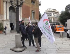 Genova, tassisti in protesta: "Siamo al dramma, chiamate in calo del 60%"