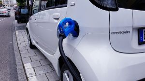 Boom di auto elettriche, possono arrivare a 230 milioni nel mondo nel 2030