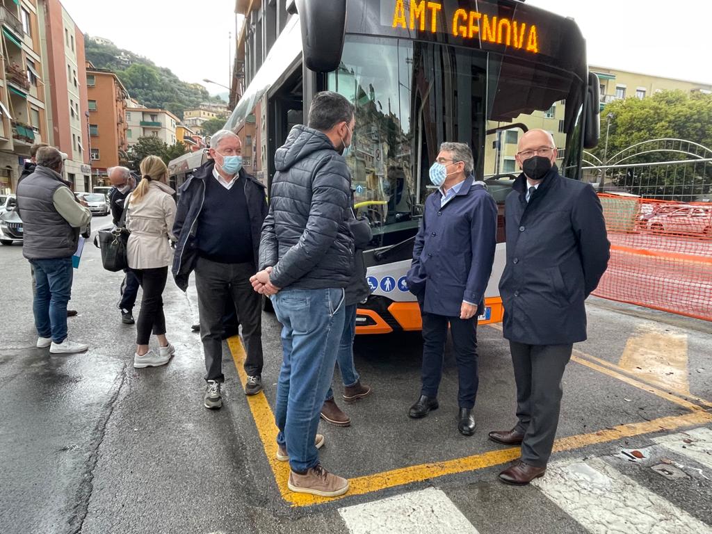 Amt, viaggio di prova per il bus da 18 metri sulla tratta Genova-Recco