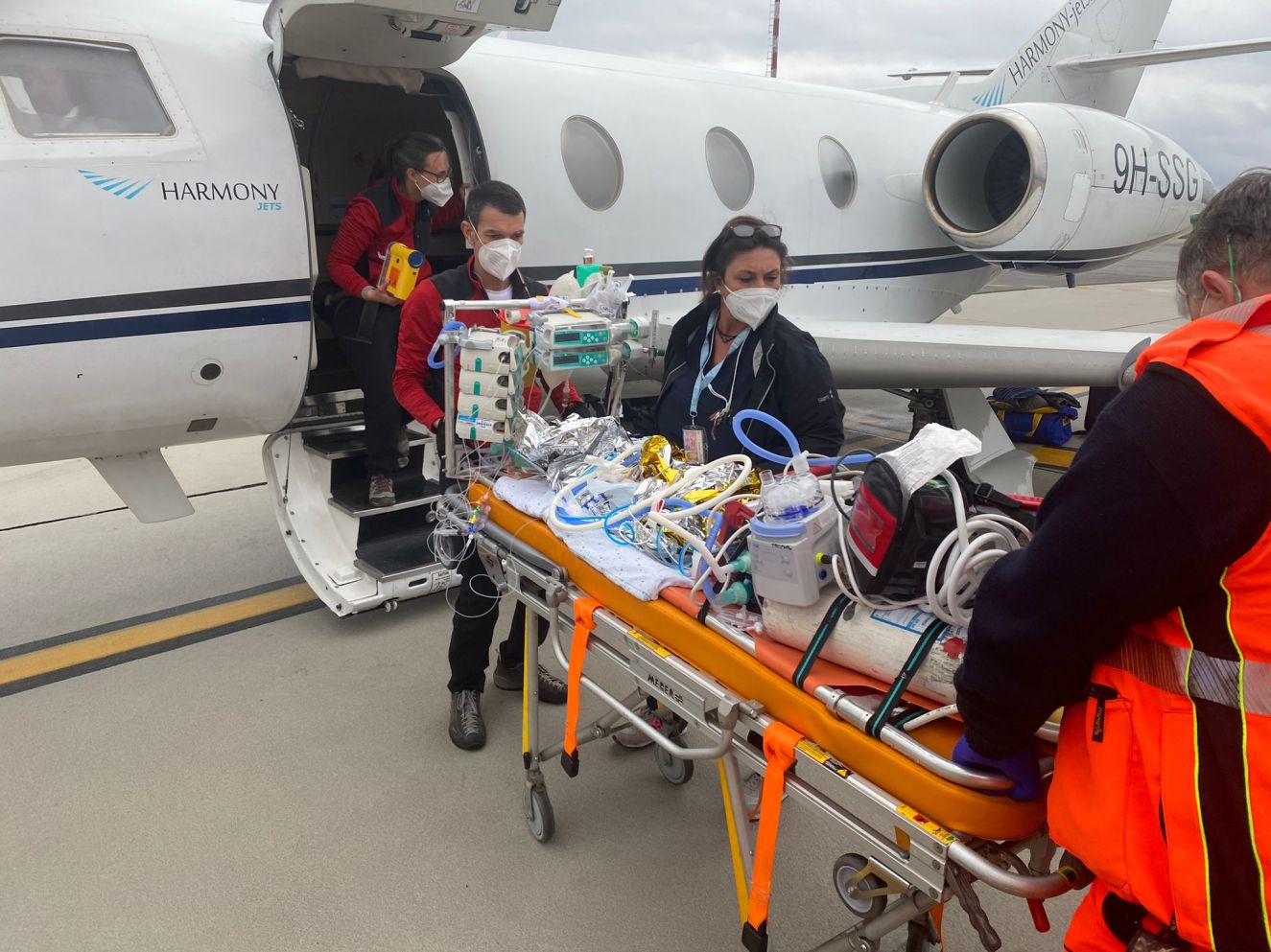 Un'equipe del Gaslini vola in Kosovo per salvare la vita del piccolo Rron